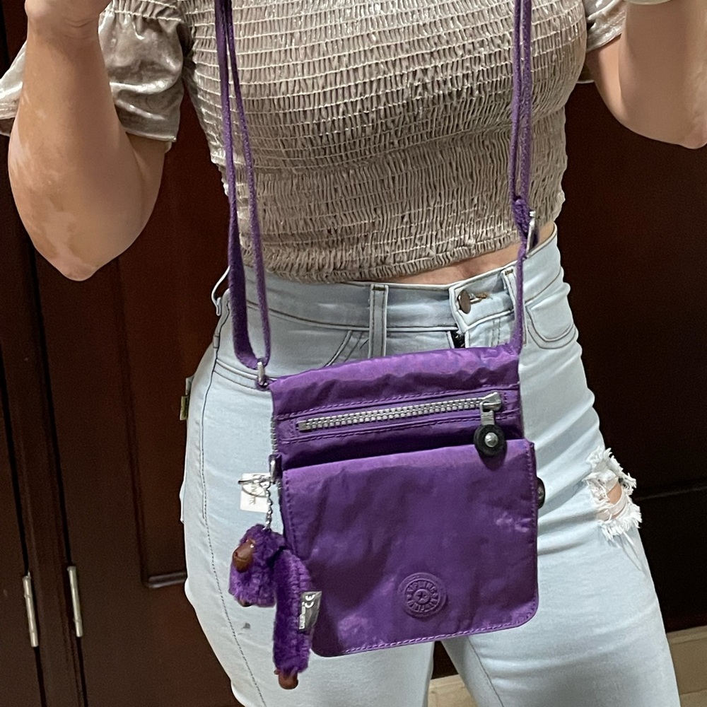 Purple crossbody multi compartment purse.